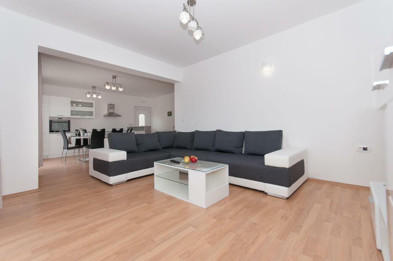 Apartman Mira- Omiš Dış mekan fotoğraf