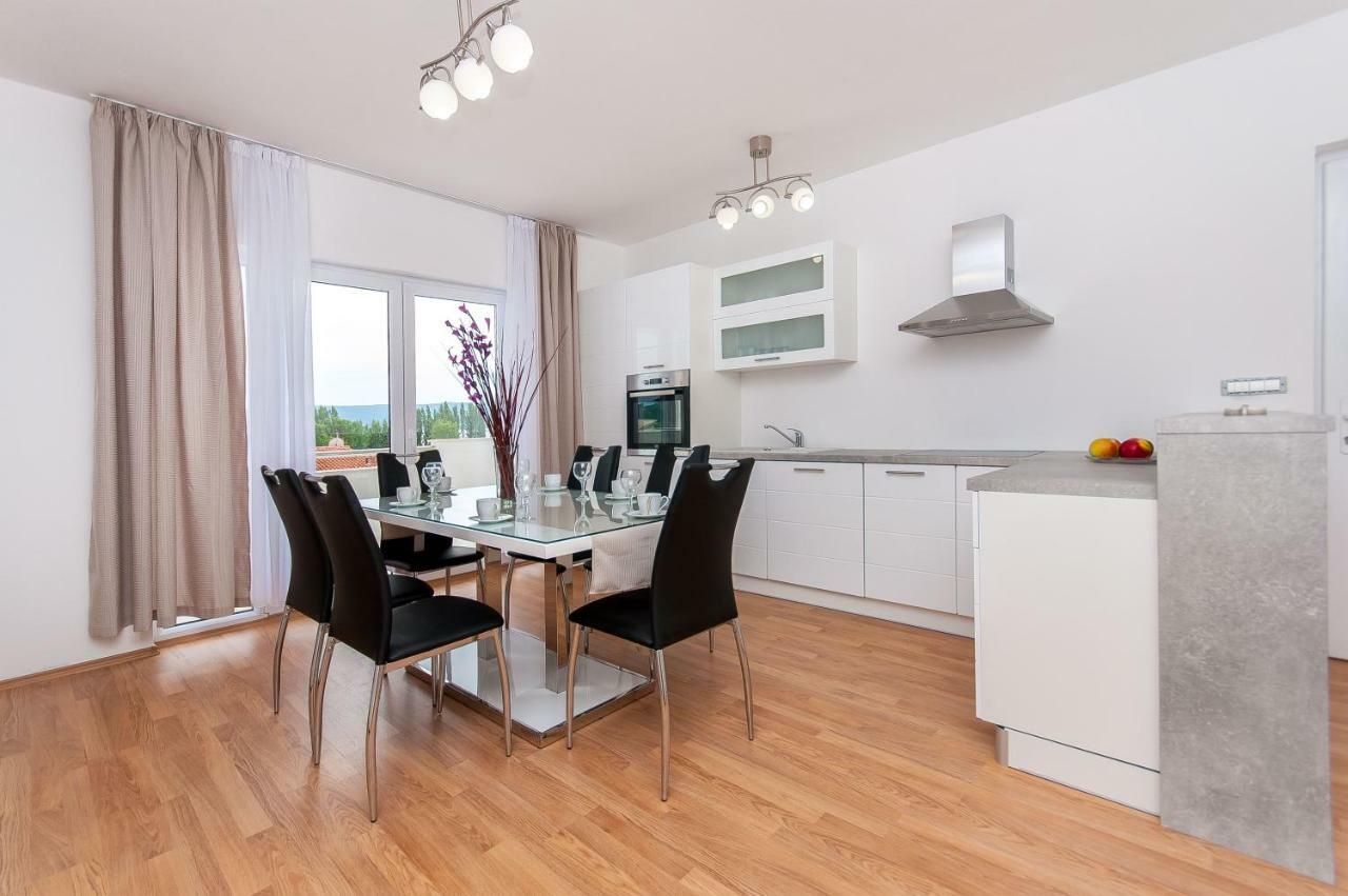 Apartman Mira- Omiš Dış mekan fotoğraf