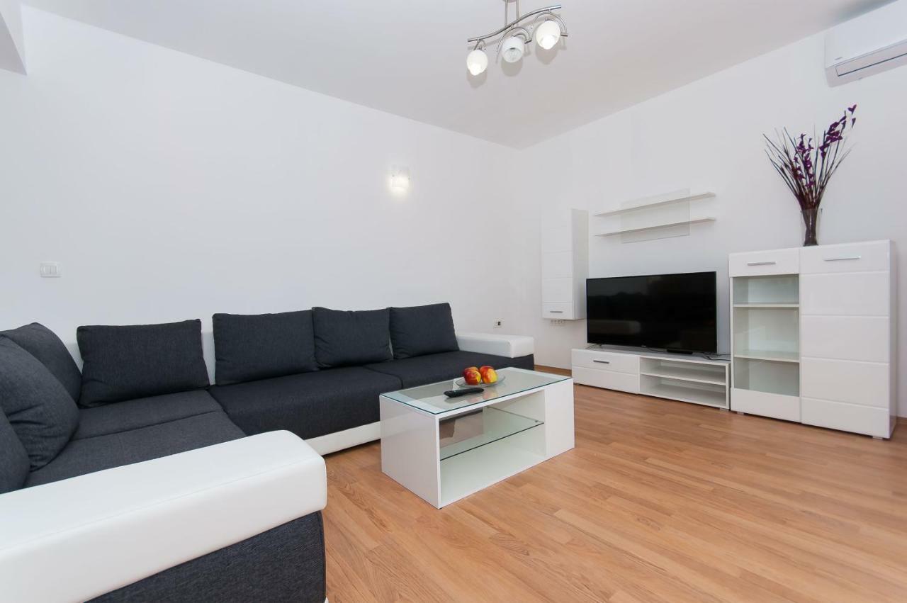 Apartman Mira- Omiš Dış mekan fotoğraf